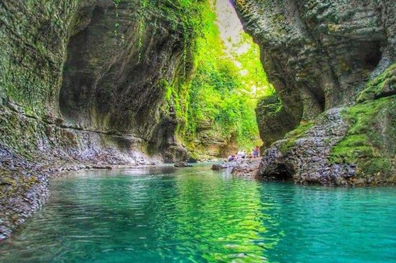 Martvili-Canyon-Quelle-Georgienreisen