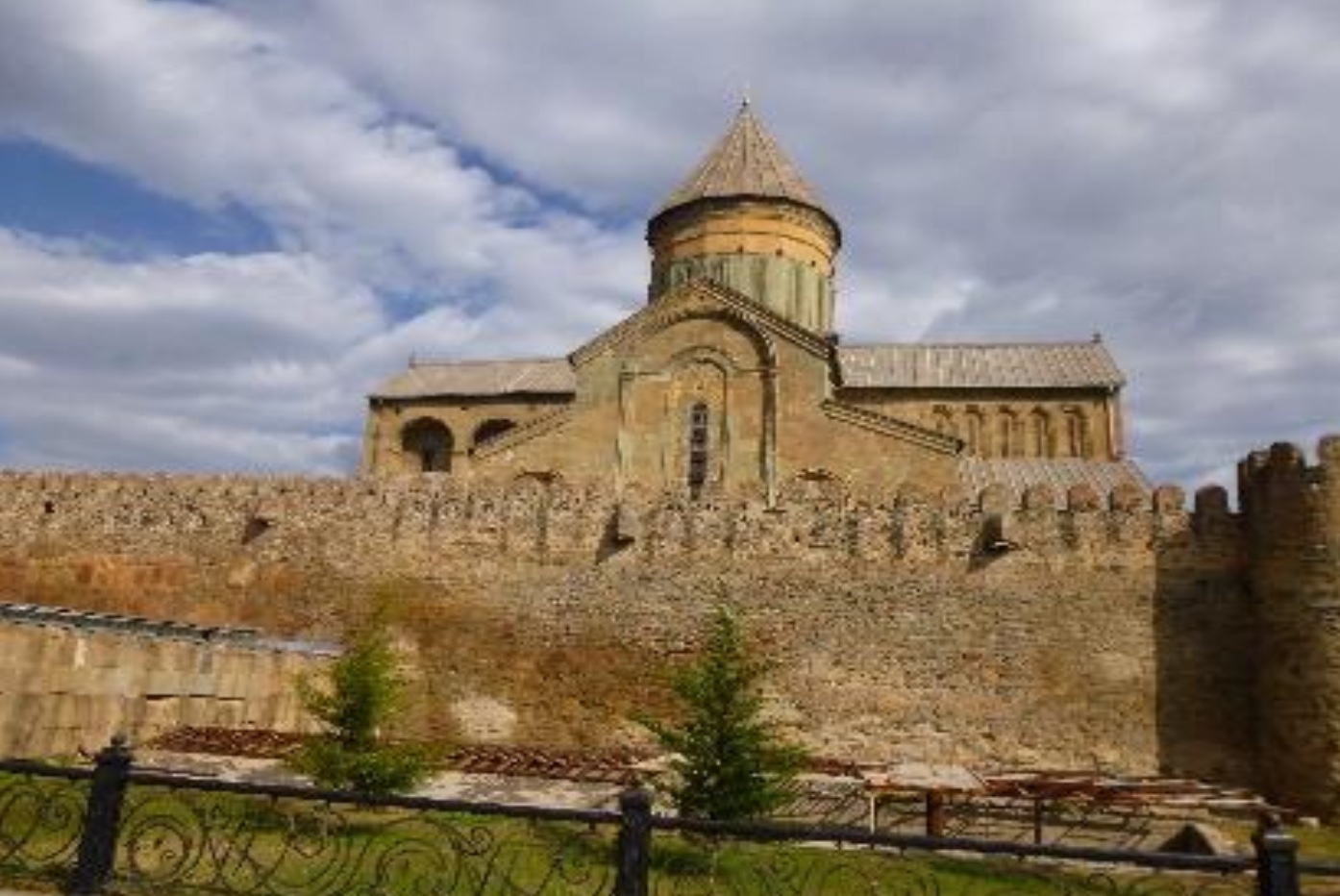 Swetichoveli-Kathedrale-Quelle-Georgienreisen