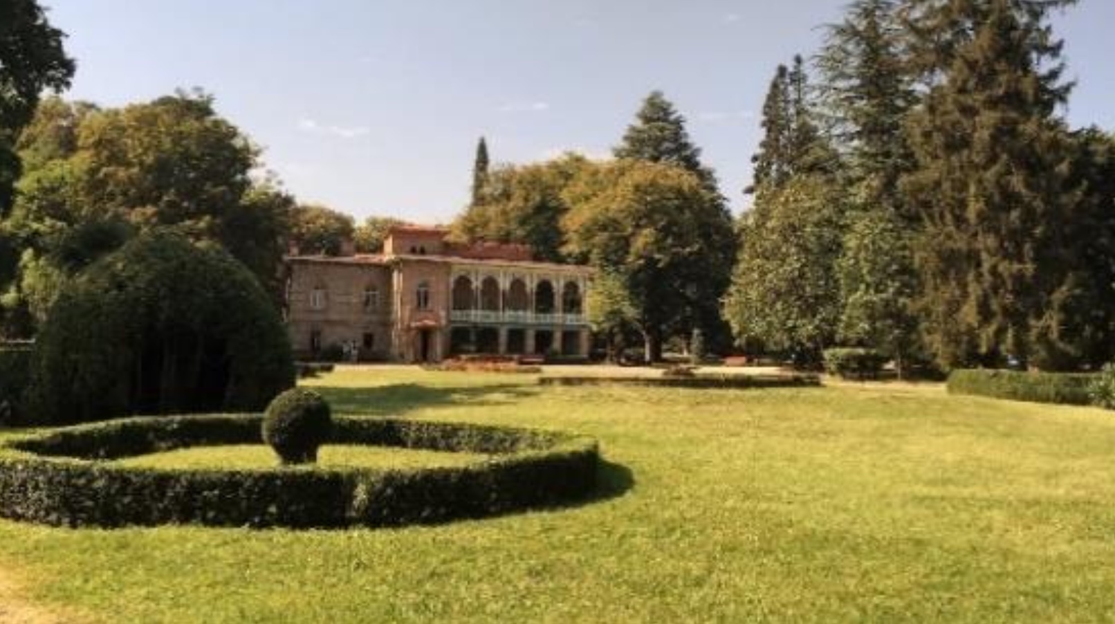 Tsinandali-Park-Quelle-Georgienreisen